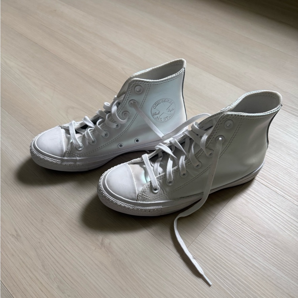 Never worn Pearl Converse High-Top Sneakers